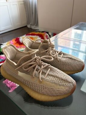 Yeezy Boost 350 V2 Tan / Gum Sneakers